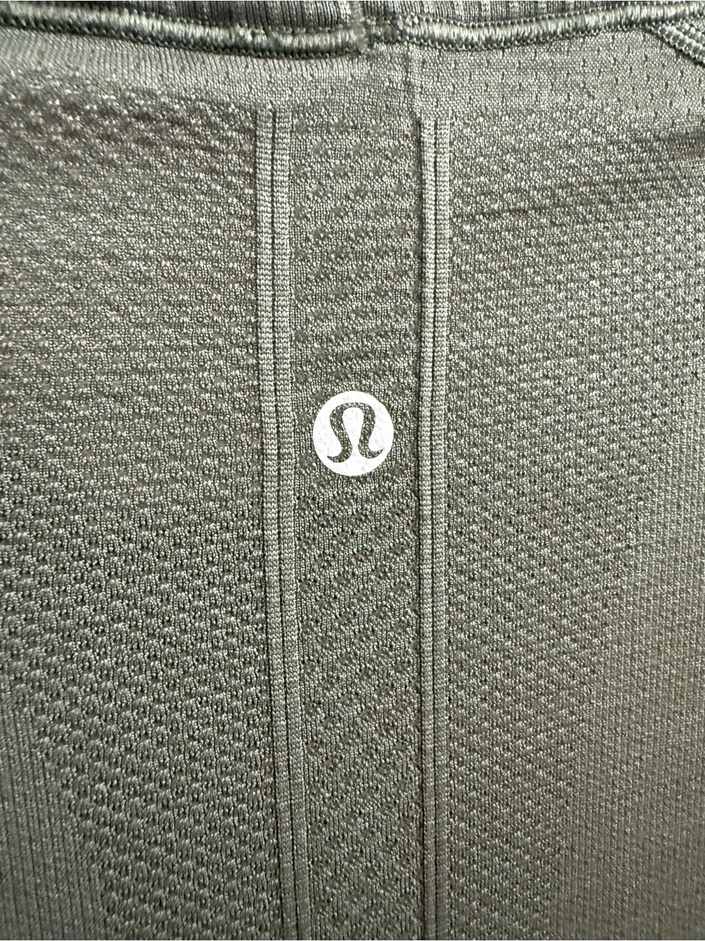 Lululemon Women’s Olive Green Seamless Short Sleeve Top - Picture 3 of 4